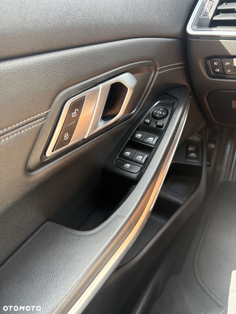 BMW Seria 3 320d Sport Line - 24
