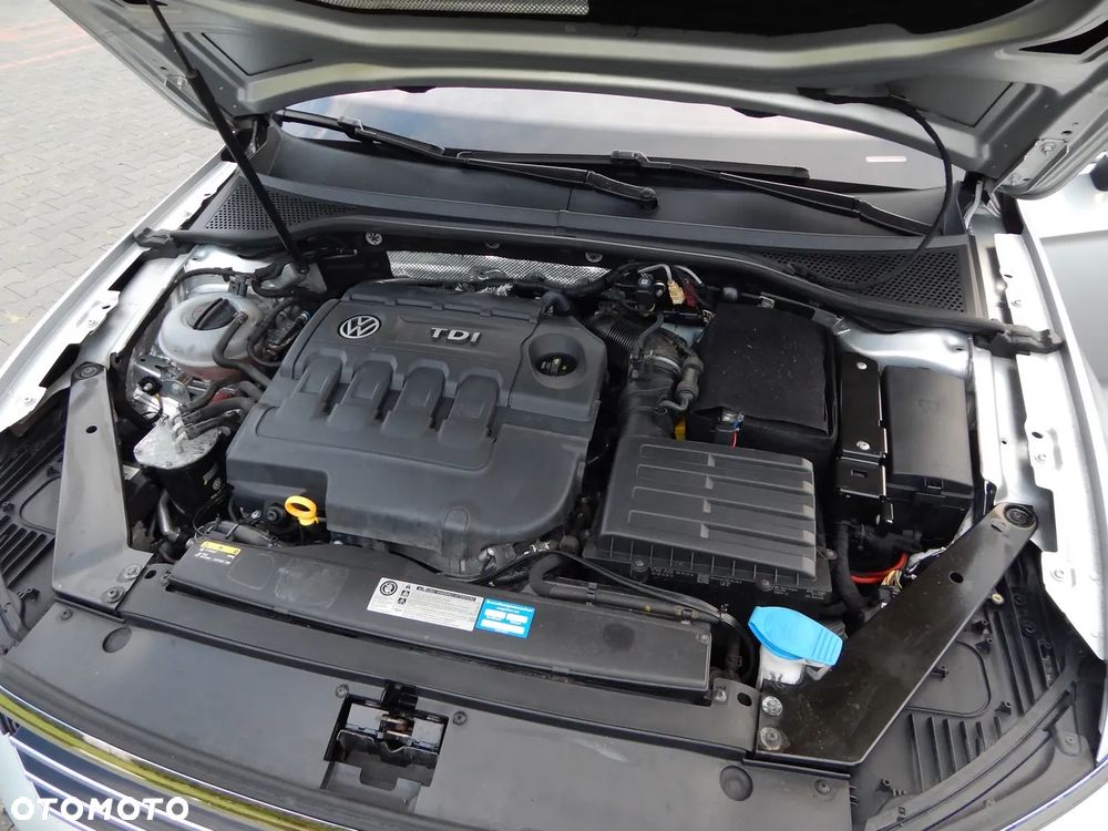 Volkswagen Passat 2.0 TDI SCR (BlueMotion Technology) Highline - 24