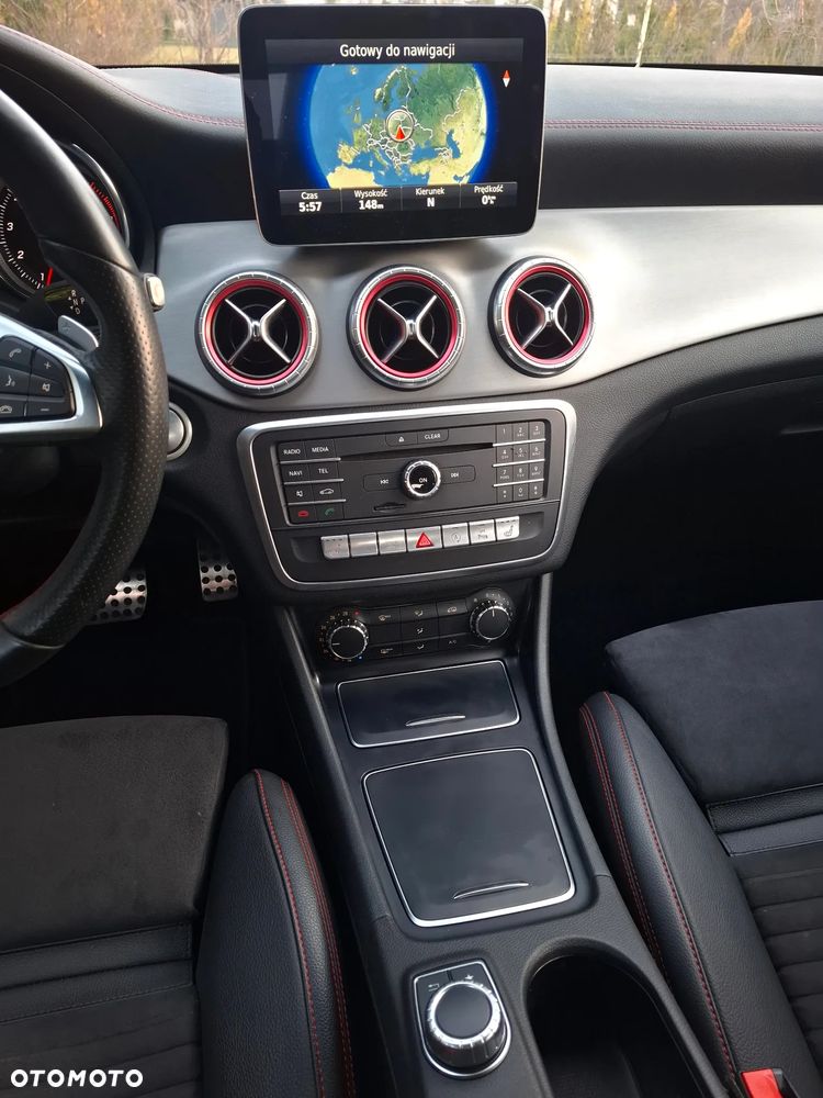 Mercedes-Benz CLA 180 7G-DCT AMG Line - 11