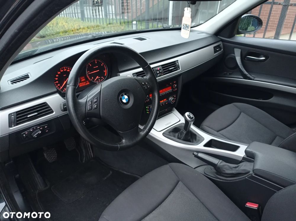 BMW Seria 3 318d - 19