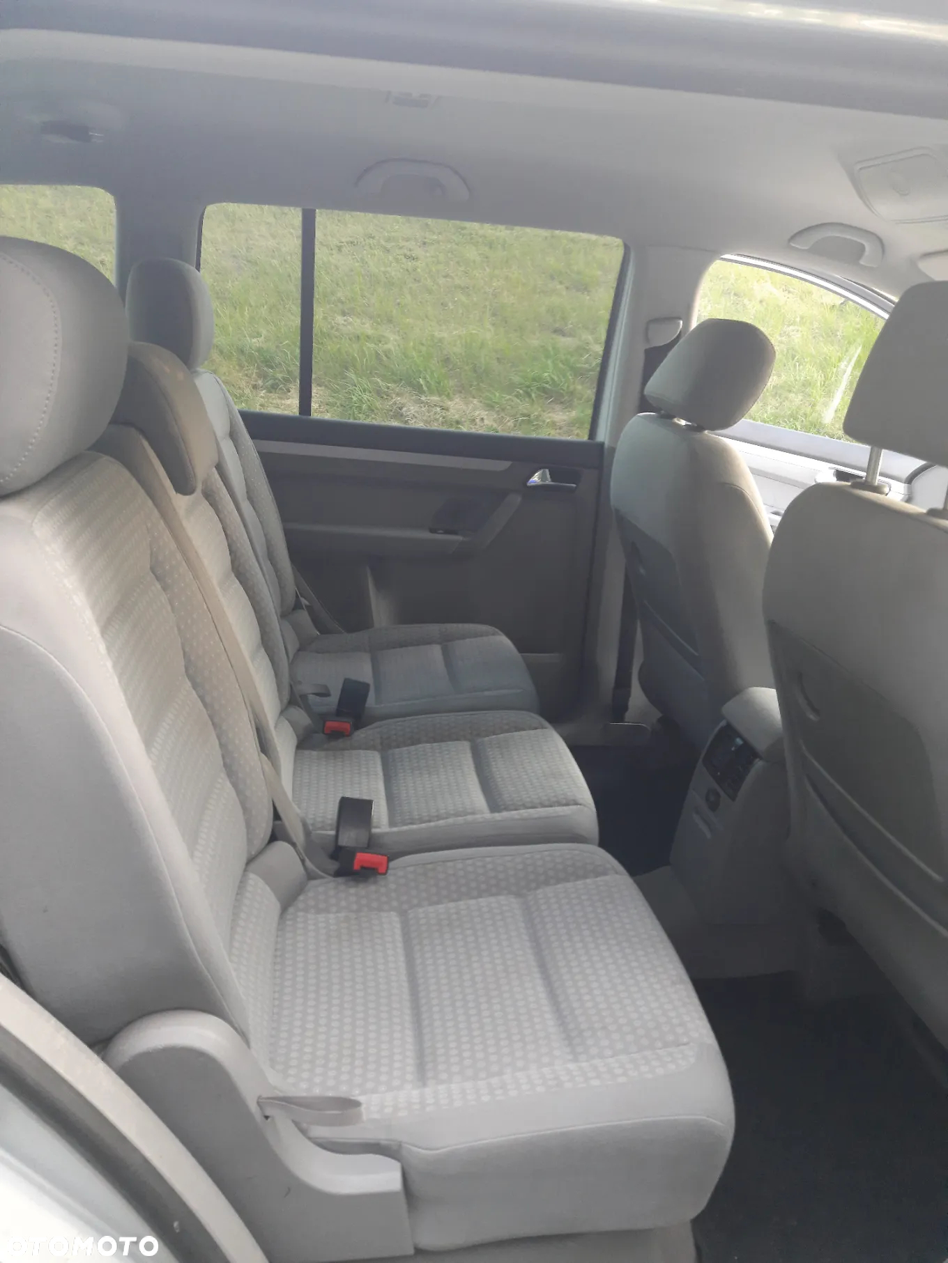 Volkswagen Touran 1.6 FSI Basis - 11