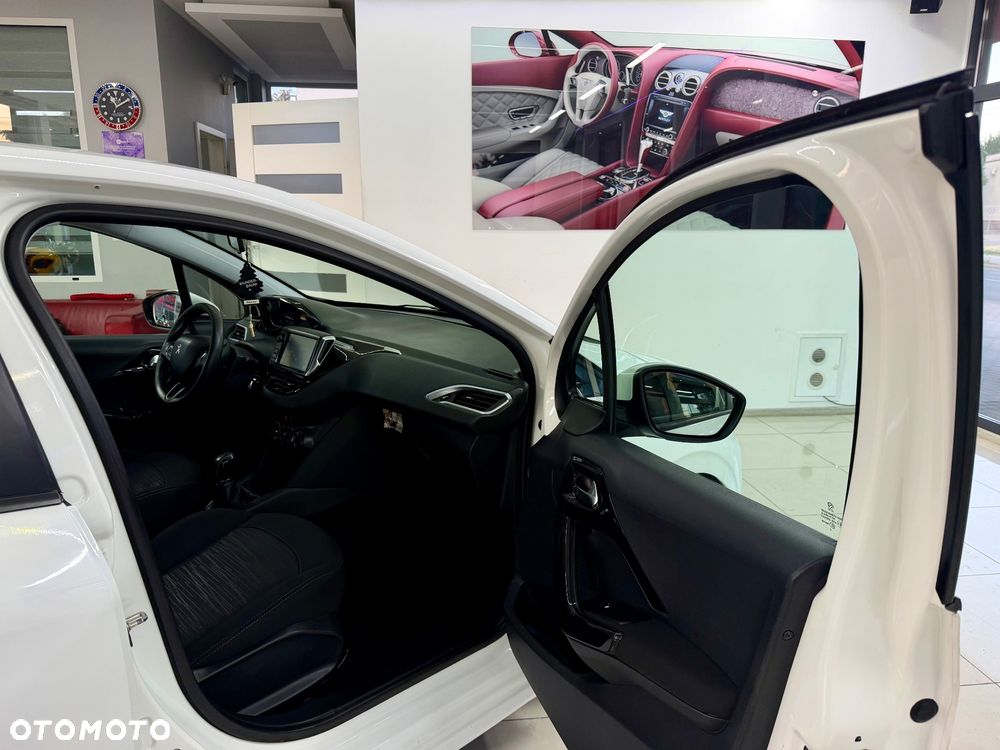 Peugeot 208 - 5