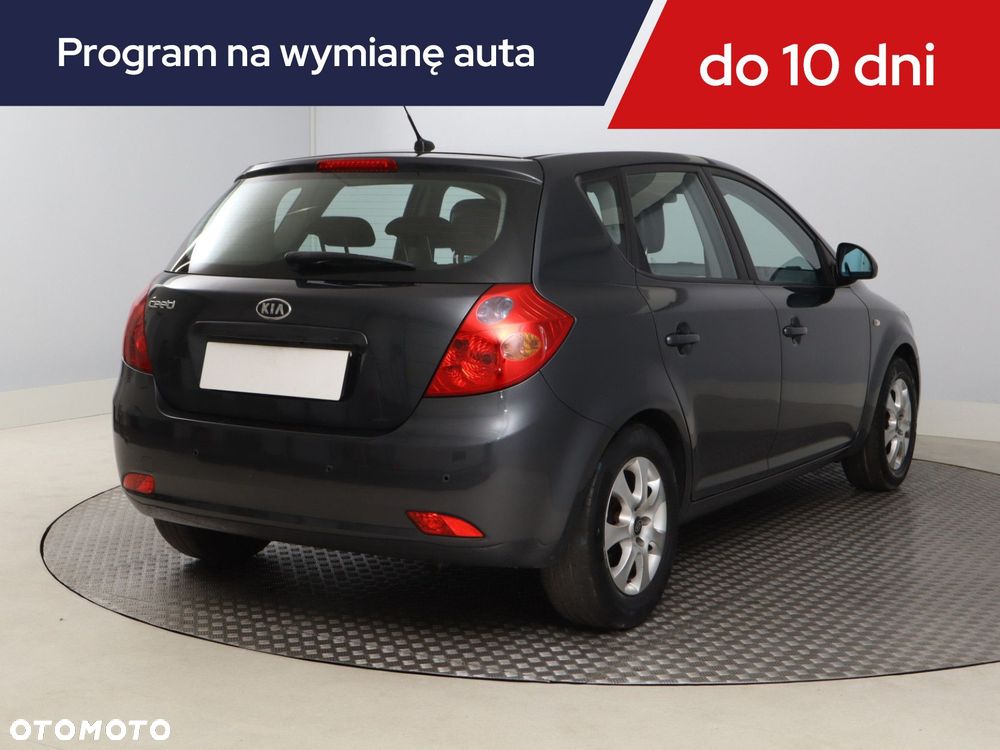 Kia Ceed - 7