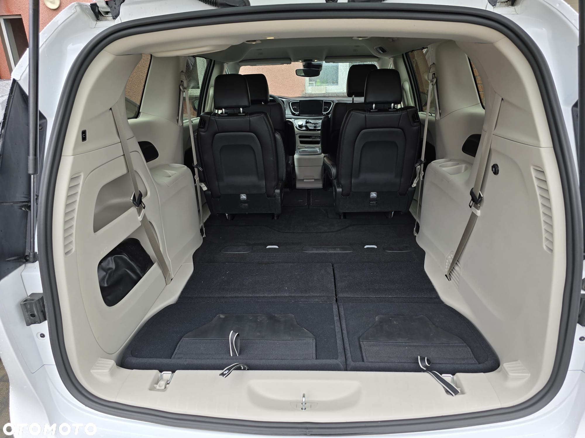 Chrysler Pacifica - 13