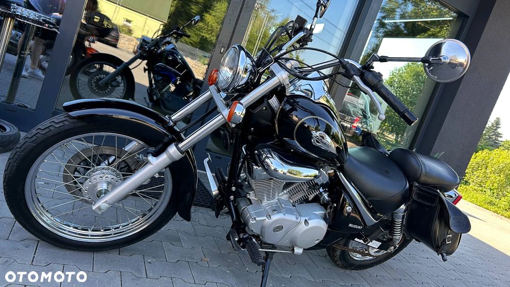Suzuki Intruder - 14