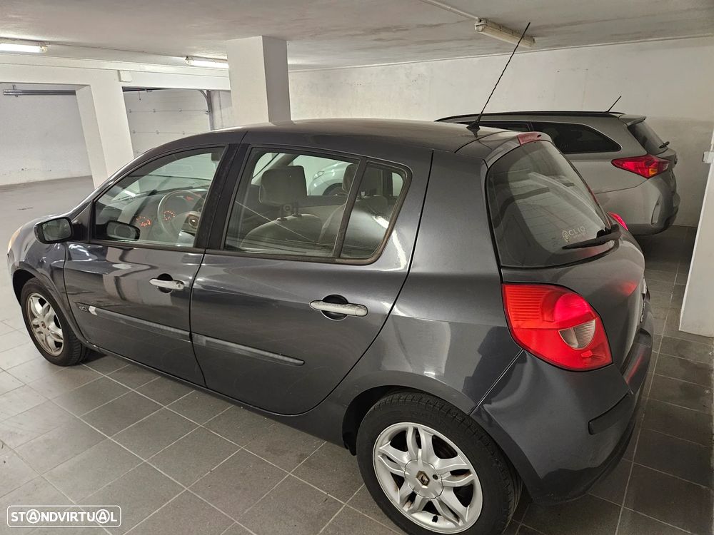 Renault Clio - 2