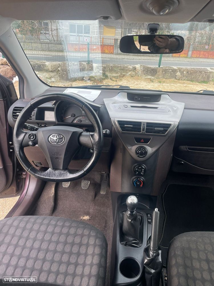 Toyota iQ 1.0 VVT-i Essential+AC - 8