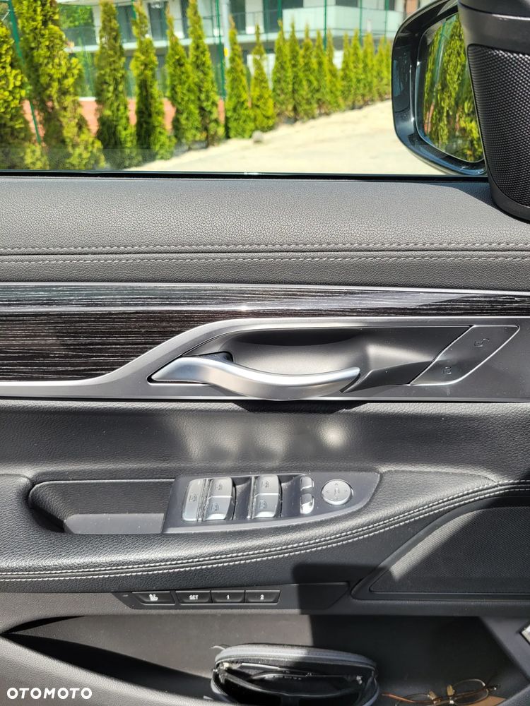 BMW Seria 7 730d mHEV - 14