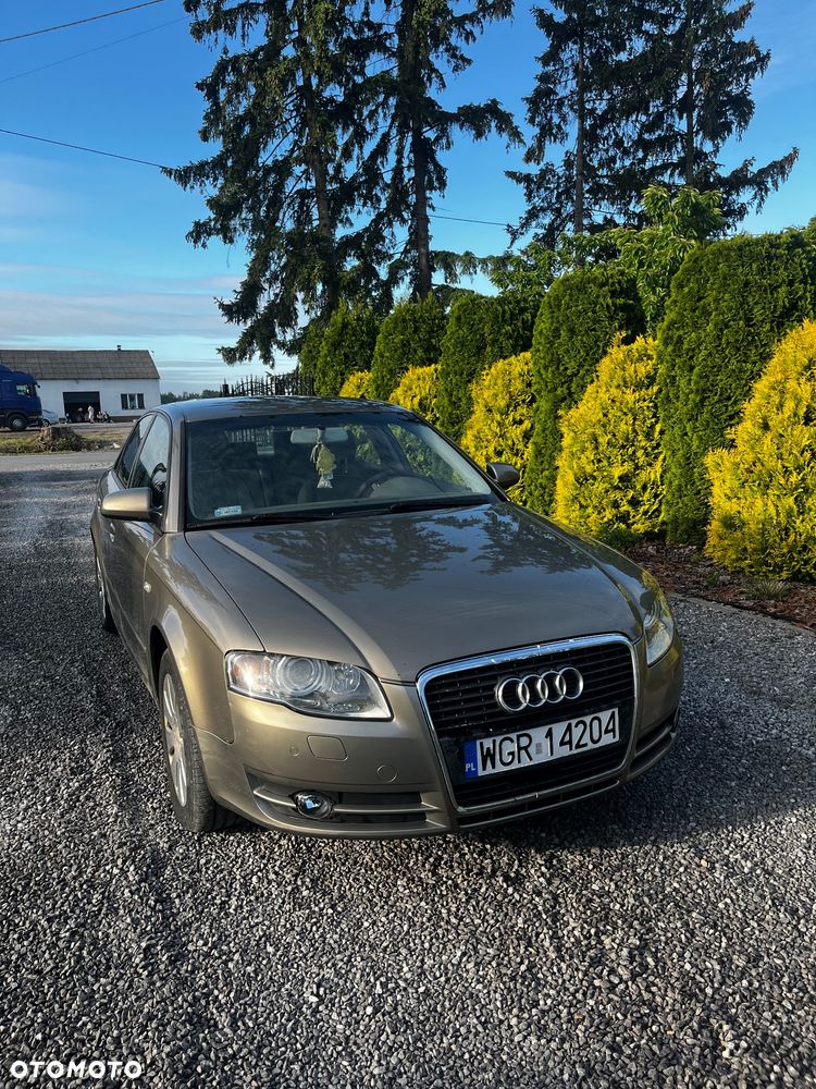 Audi A4 Limousine - 1