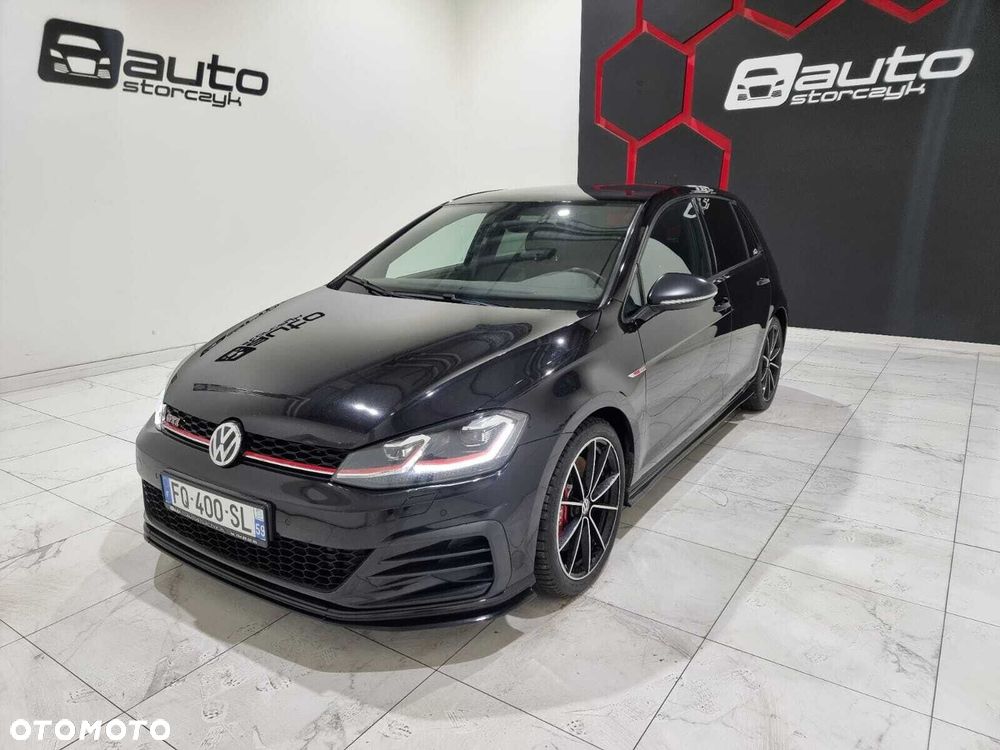 Volkswagen Golf - 1