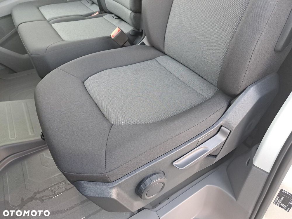 Volkswagen Crafter 35 Furgon z wysokim dachem silnik: 2,0 l EU6 SCR 140 KM / skrzynia biegów: Przedni napęd automatyczna 8-biegowa rozstaw osi: 3640 mm - 8