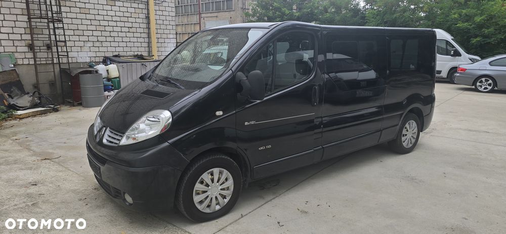 Renault Trafic Grand Passenger Black Edition - 4