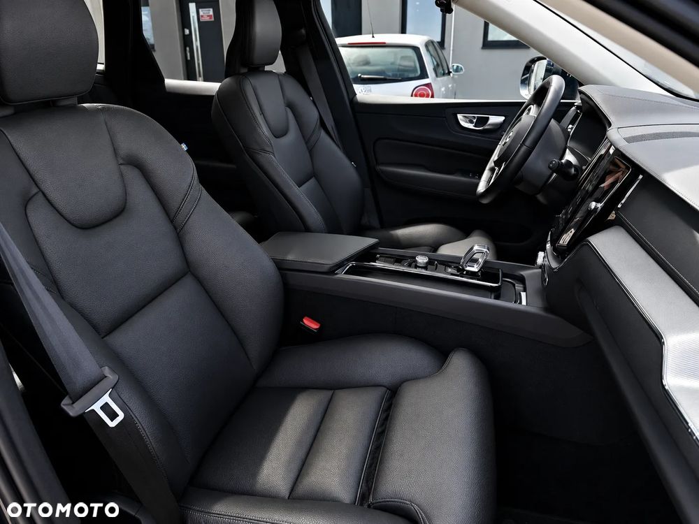 Volvo XC 60 T6 Plug-In Hybrid AWD Ultra Bright - 4