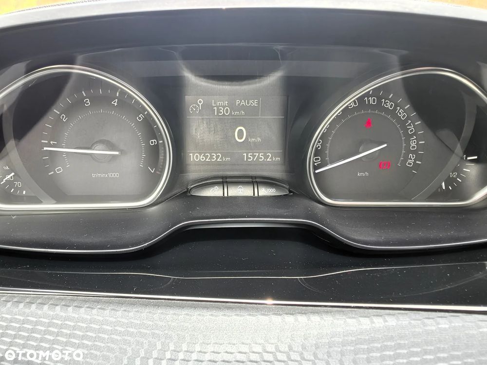 Peugeot 2008 1.6 VTi Allure - 21