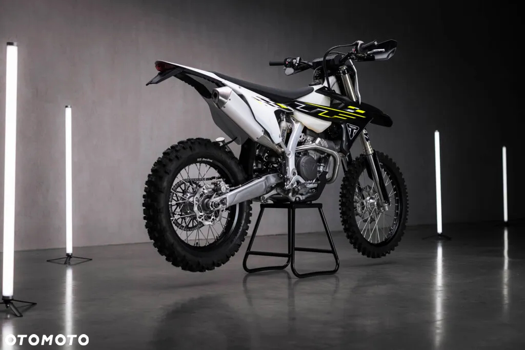 Triumph Inny - 15