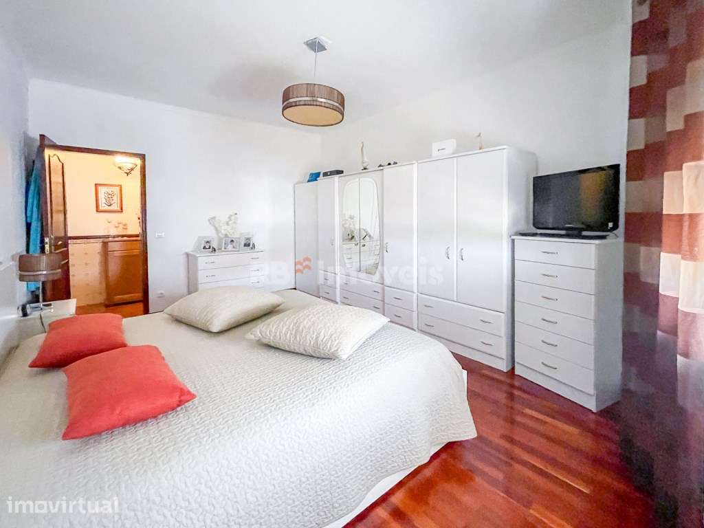 Moradia T3 c/ Espaço Comercial - São Facundo, Abrantes - Grande imagem: 5/51