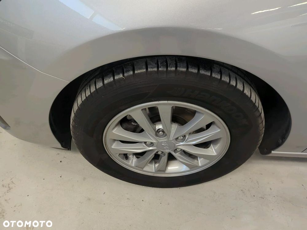 Hyundai i30 1.5 DPI Classic + - 5