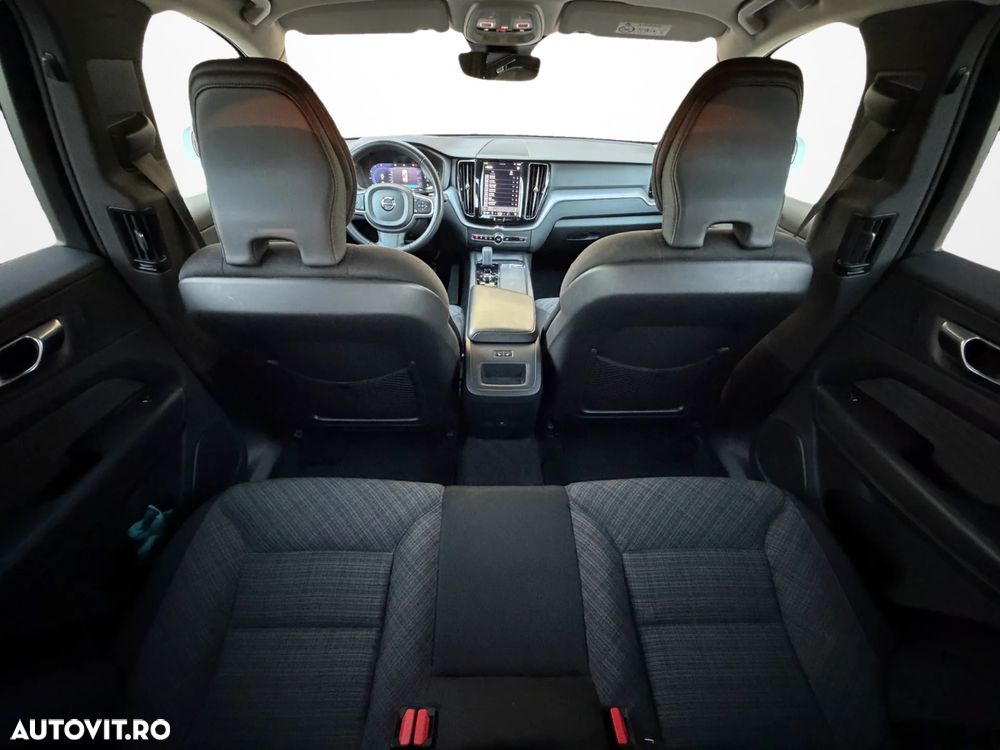 Volvo XC 60 B4 MHEV AWD Momentum Pro - 9