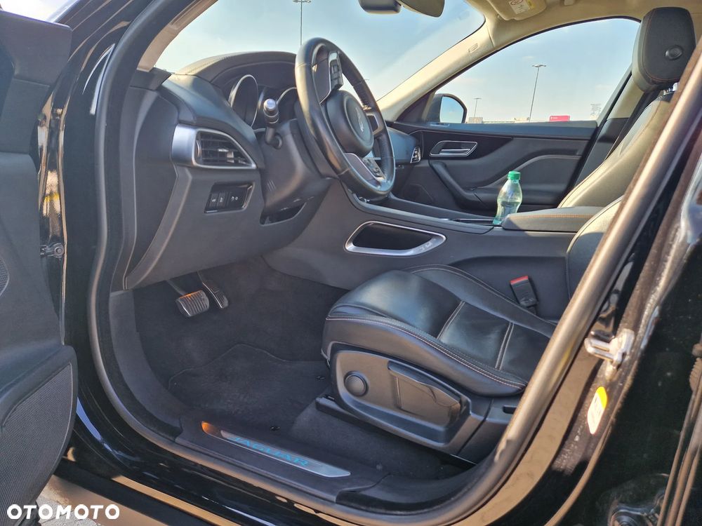 Jaguar F-Pace 20d AWD Prestige - 9
