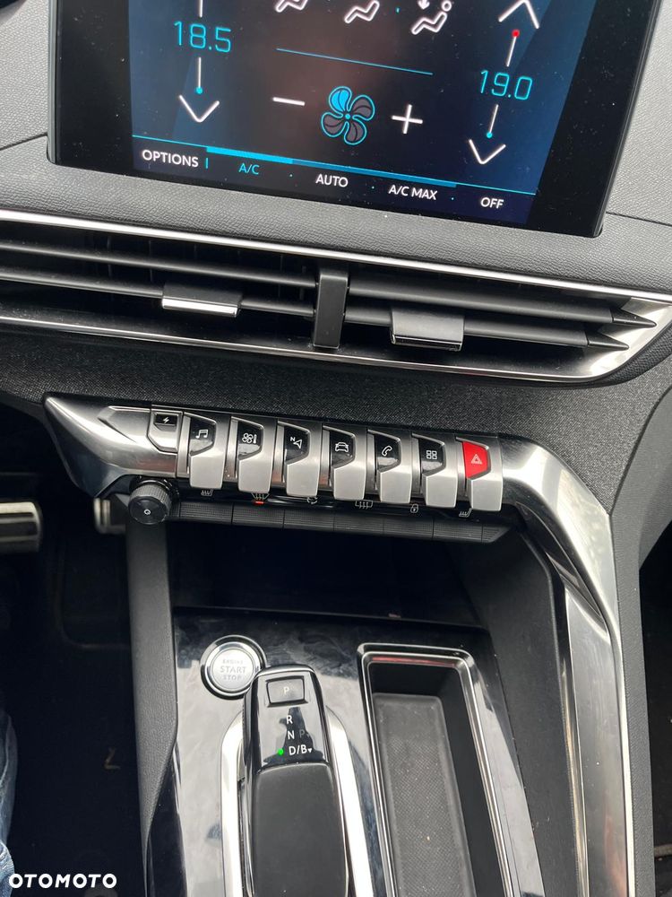 Peugeot 3008 1.6 PureTech HYbrid4 GT Line S&S EAT8 - 13