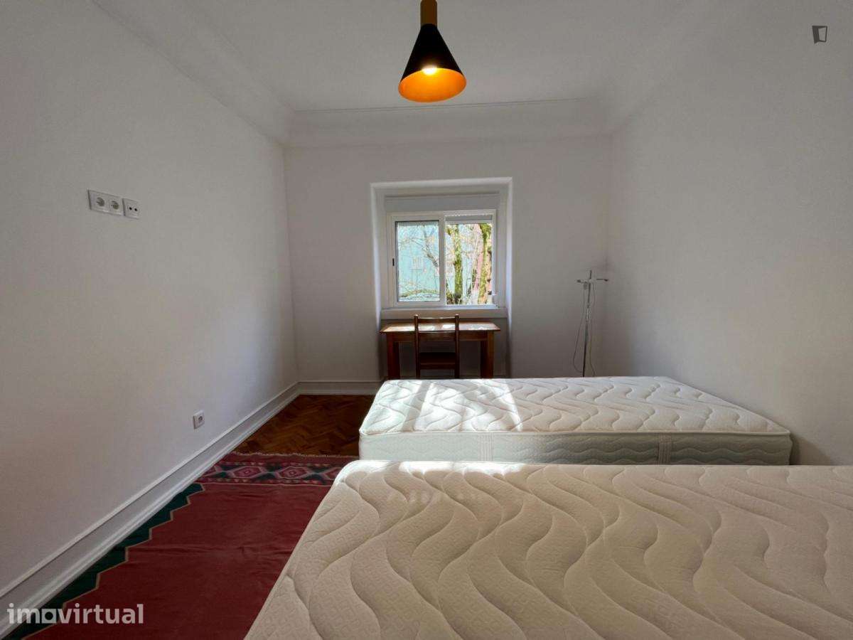Quarto - localizado em Roma-Areeiro Lisbon - Grande imagem: 3/7