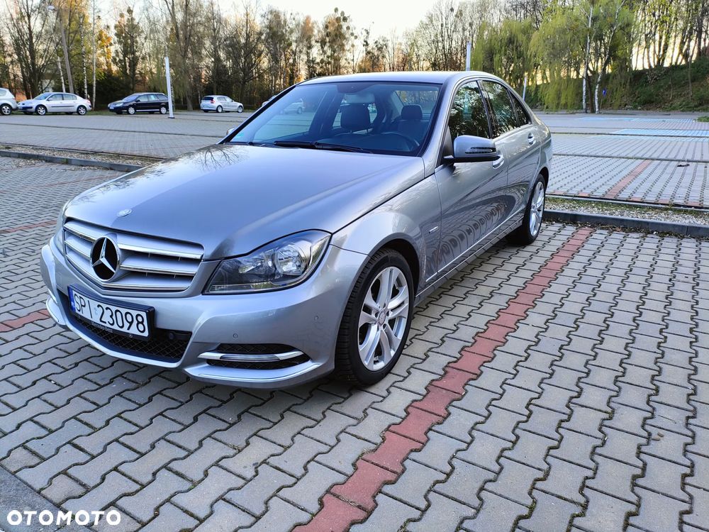 Mercedes-Benz Klasa C 180 CGI BlueEFFICIENCY Avantgarde - 4