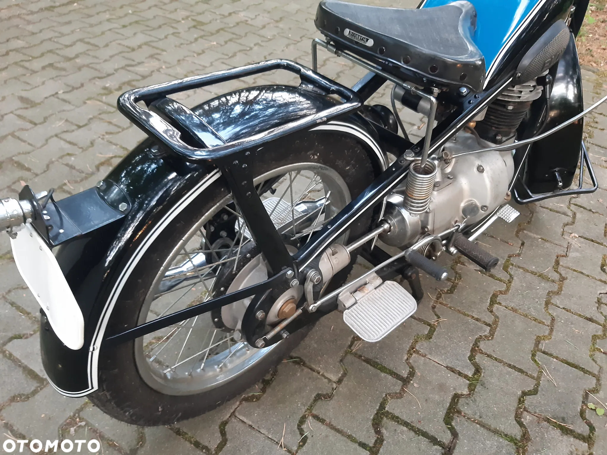 BMW R - 8