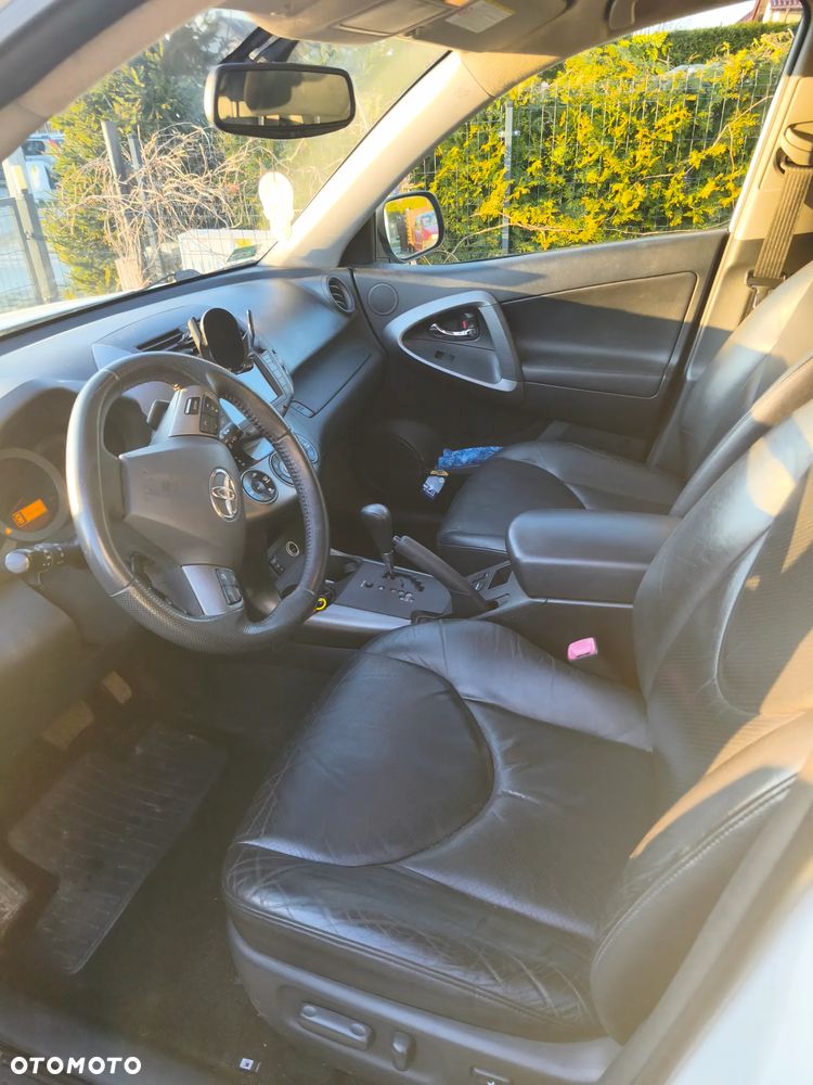 Toyota RAV4 2.2 D-CAT Premium - 6
