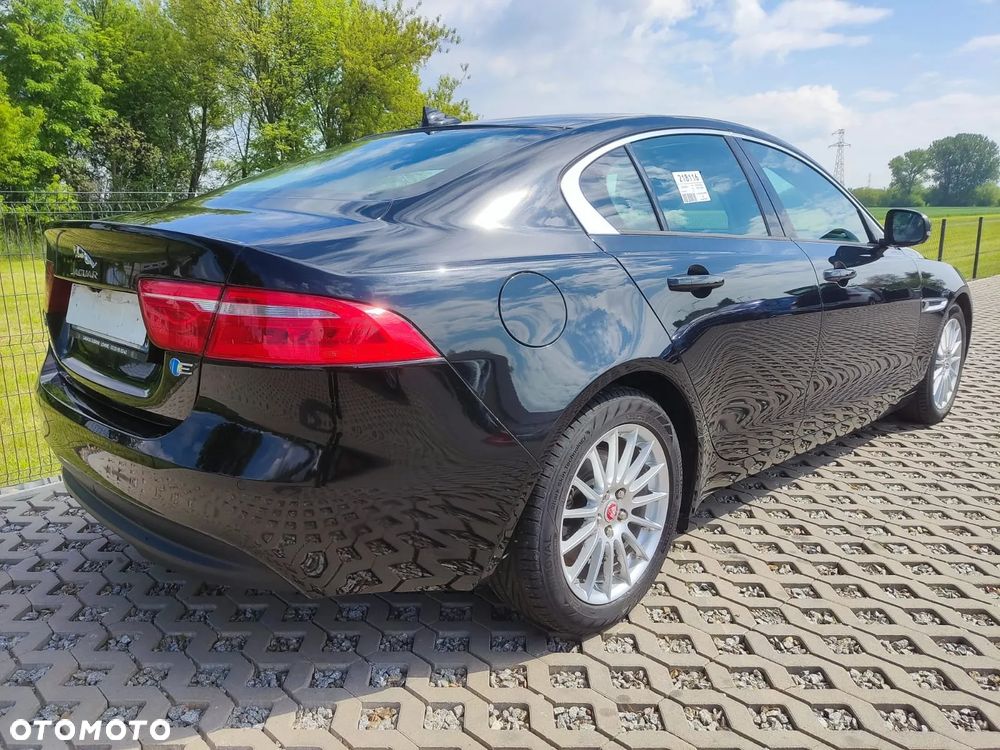 Jaguar XE E-Performance Pure - 9