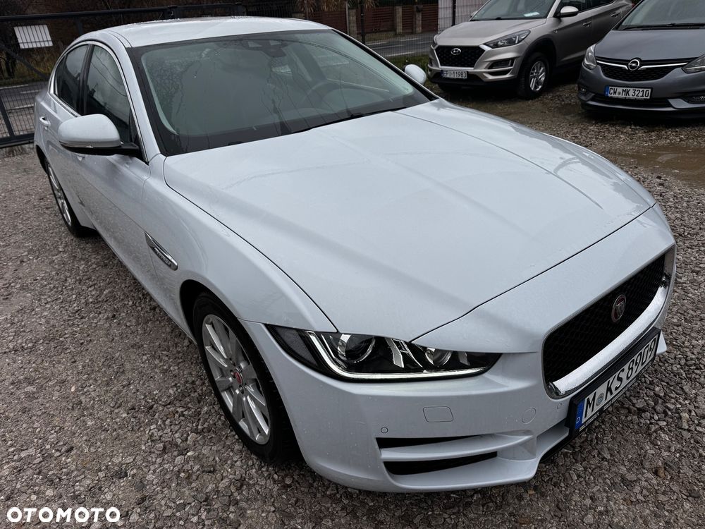 Jaguar XE 2.0 T Prestige - 10