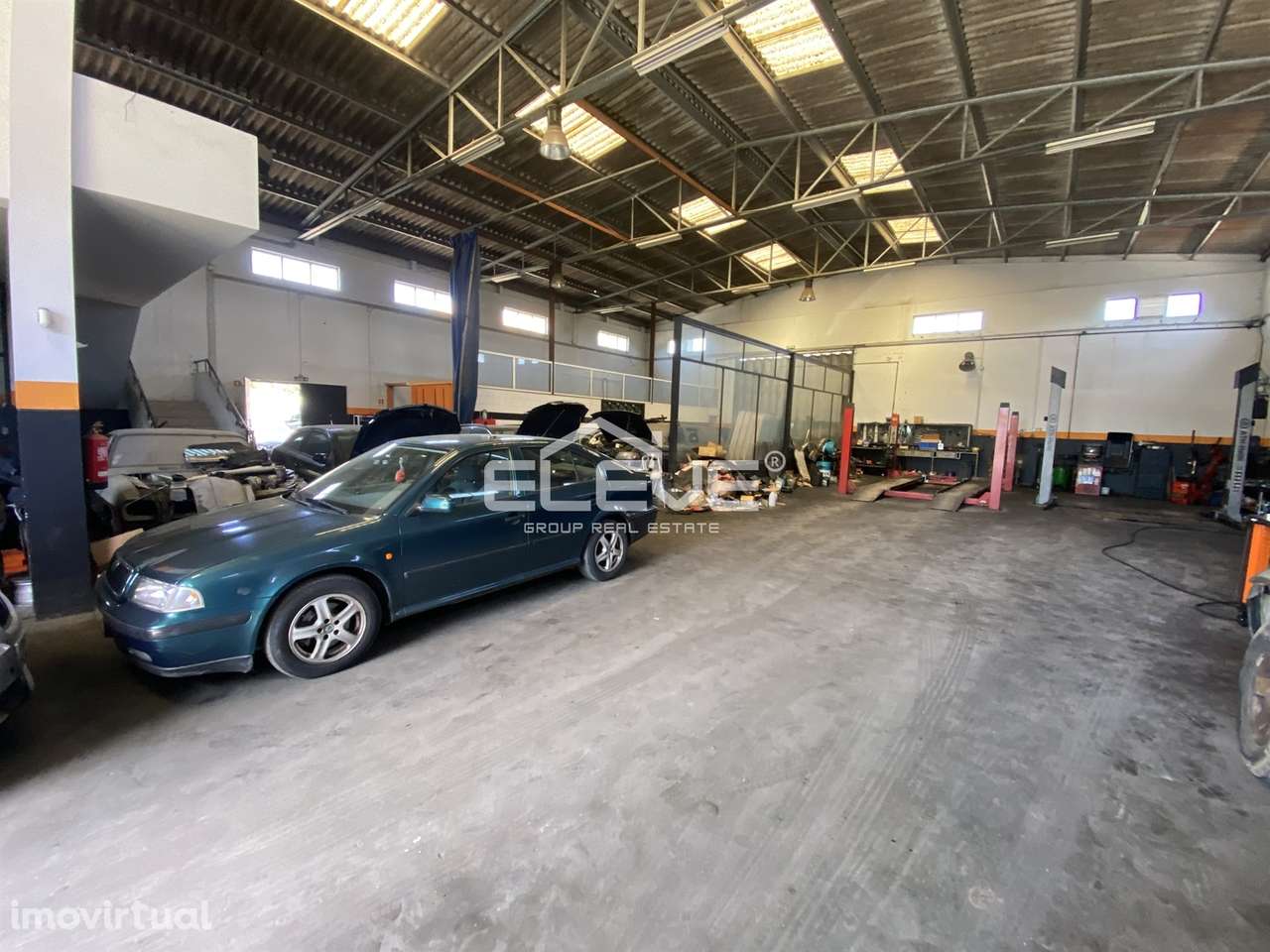 Armazém Comercial/Industrial com Terreno - Grande imagem: 2/7