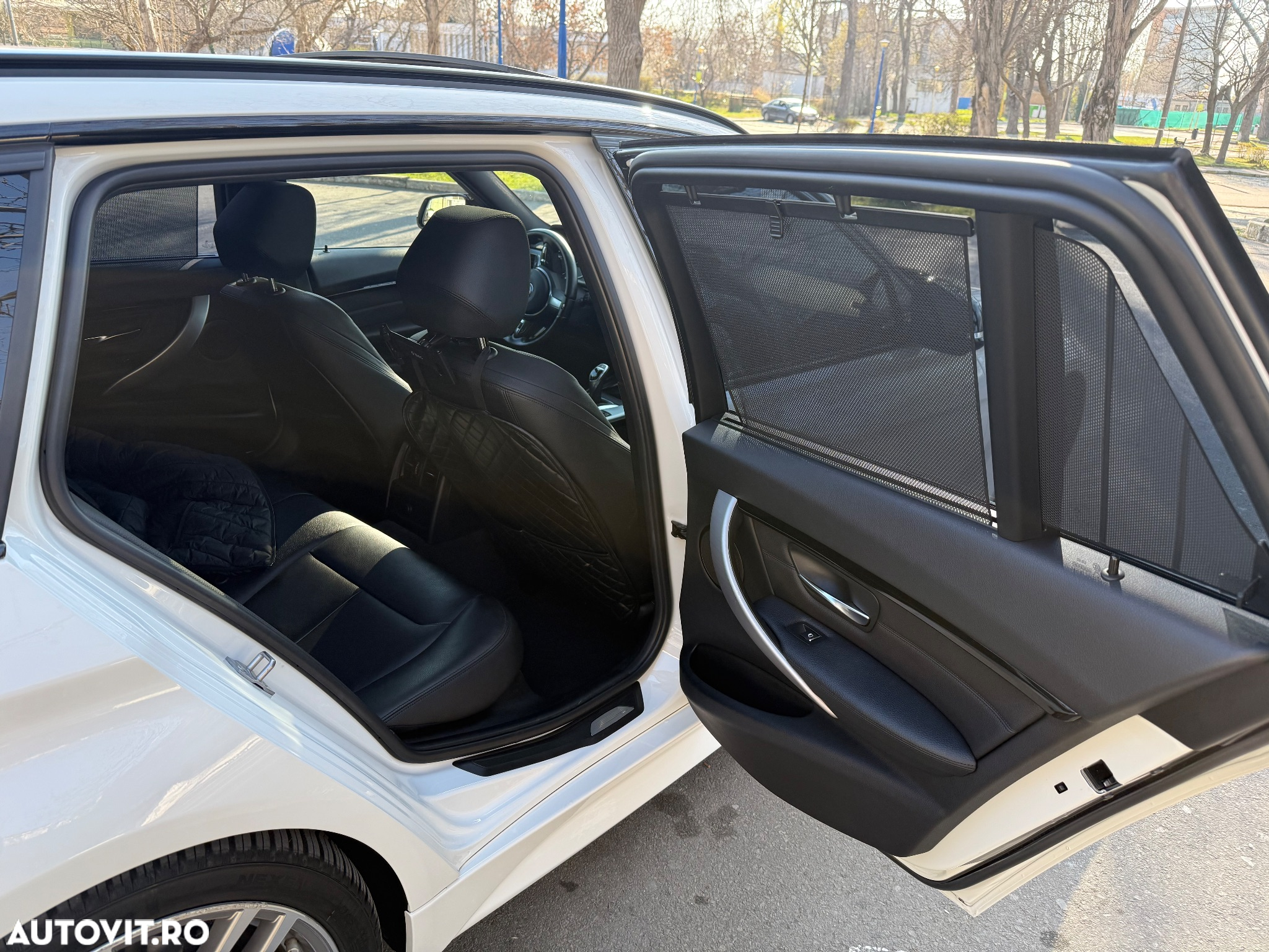 BMW Seria 3 320d Touring Aut. Edition M Sport Shadow - 8
