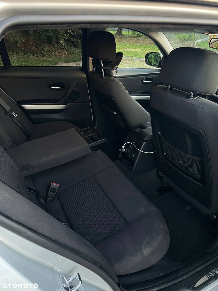 BMW Seria 3 318d - 23