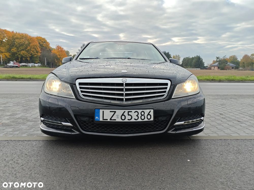 Mercedes-Benz Klasa C 300 4Matic 7G-TRONIC - 32