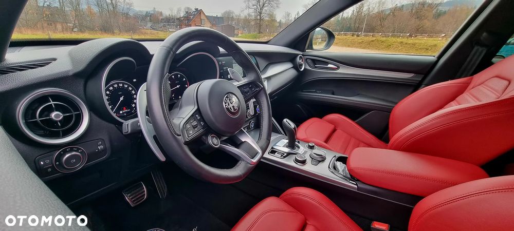 Alfa Romeo Stelvio 2.0 Turbo 16V AT8-Q4 Veloce Ti - 9