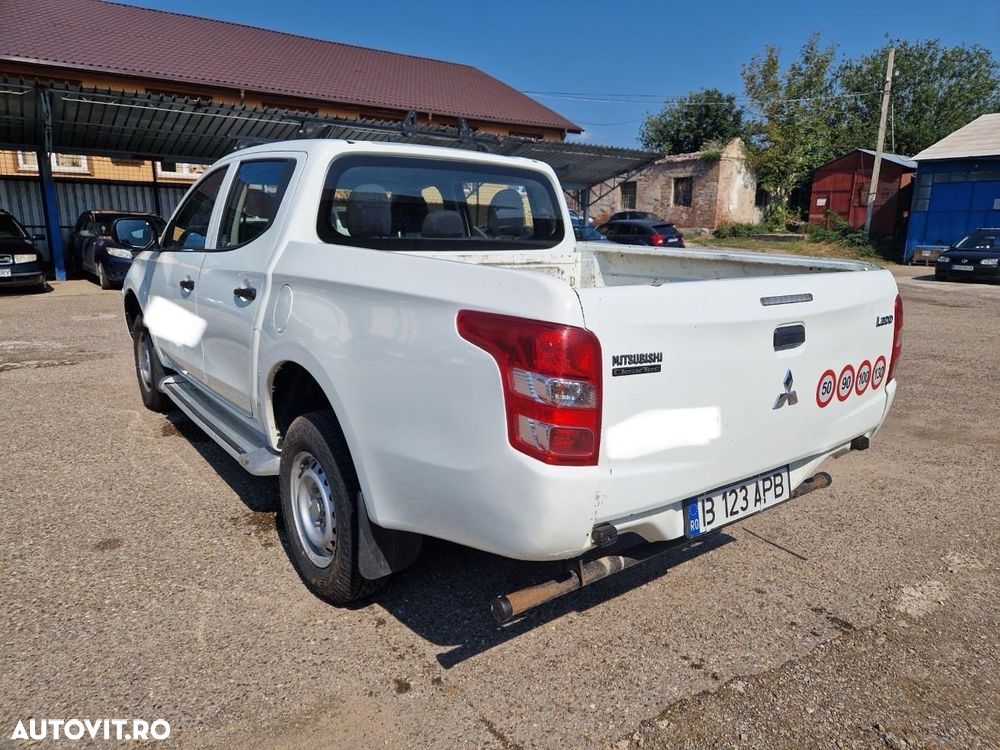 Mitsubishi L200 Double Cab 2.4 DI-D M/T Intense - 10