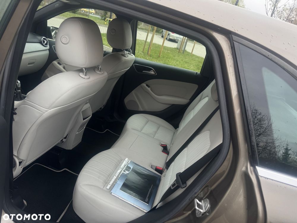 Mercedes-Benz Klasa B 180 BlueEFFICIENCY Edition Style - 29