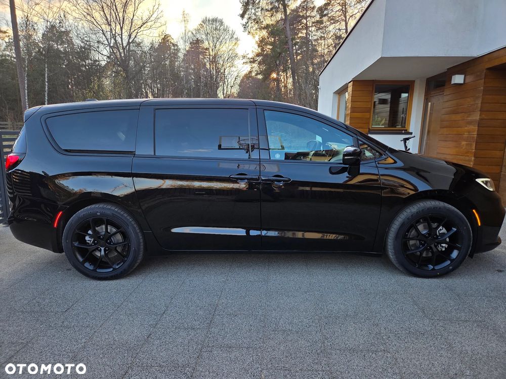 Chrysler Pacifica - 6