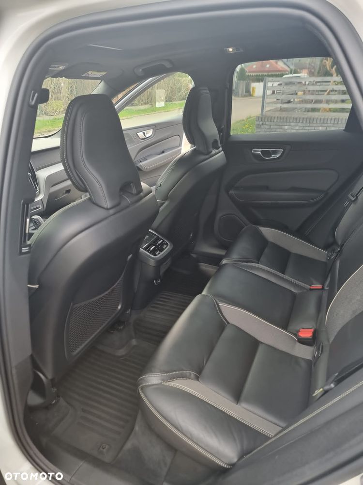 Volvo XC 60 B4 D AWD R-Design - 17