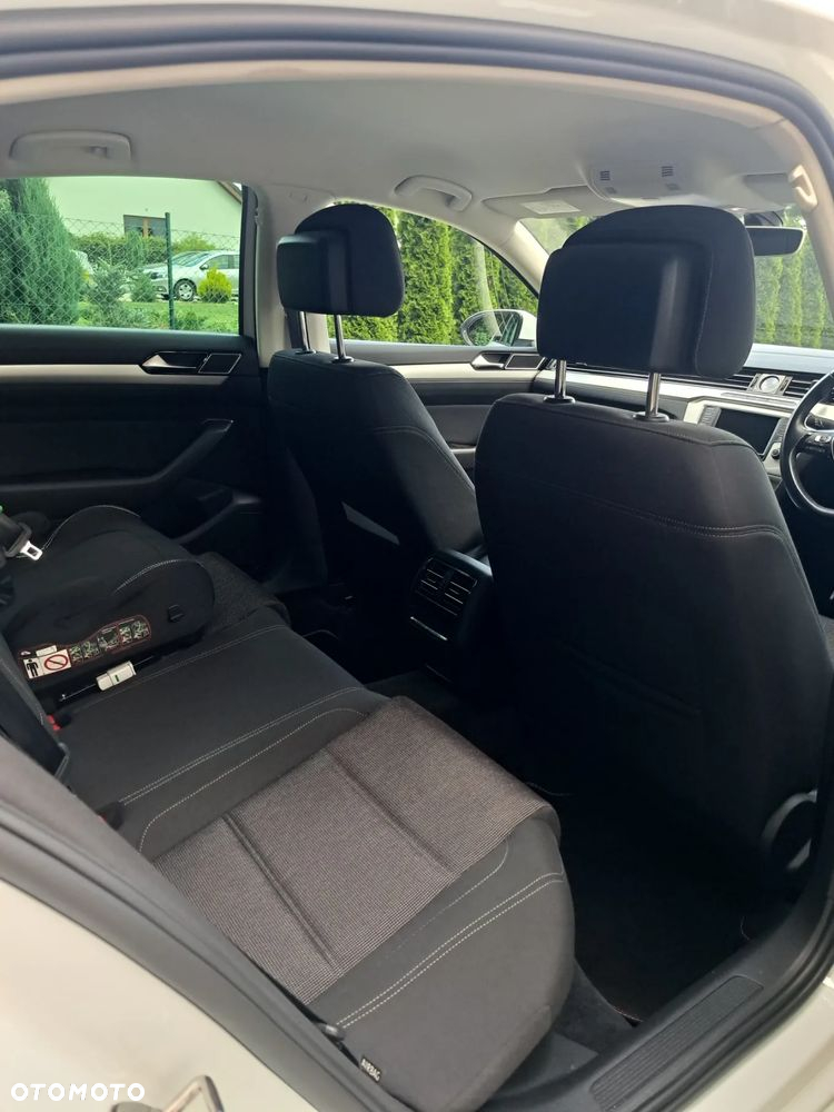 Volkswagen Passat - 8