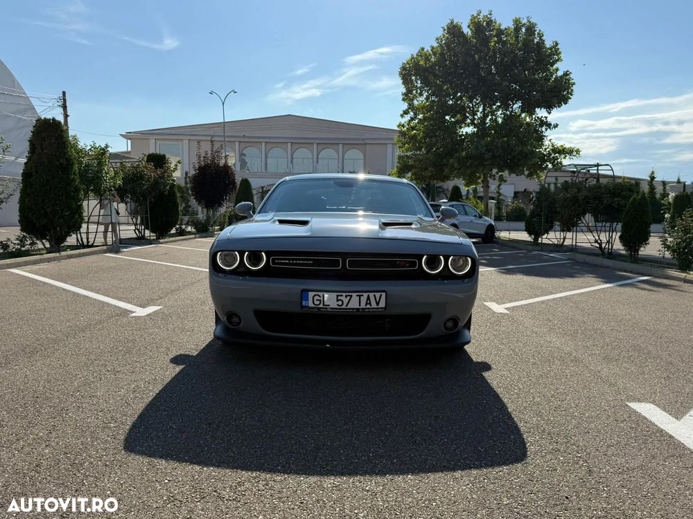 Dodge Challenger - 2