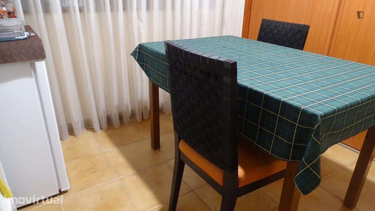 Quarto - localizado em Valongo Porto - Grande imagem: 4/24