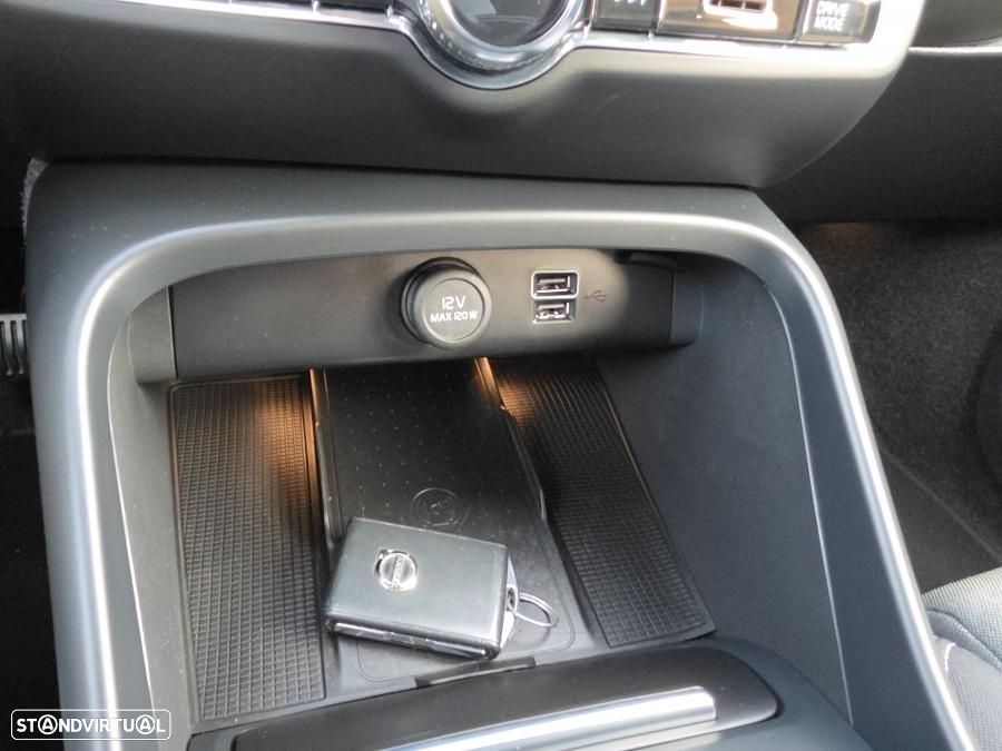 Volvo XC 40 1.5 T4 PHEV Core - 38