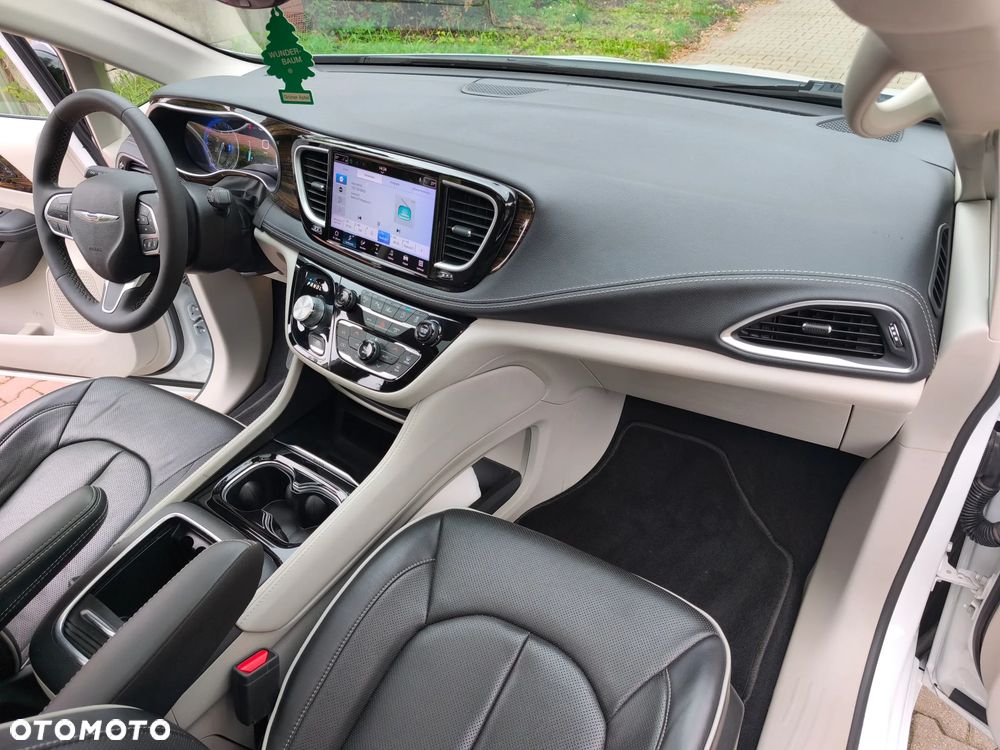 Chrysler Pacifica - 10