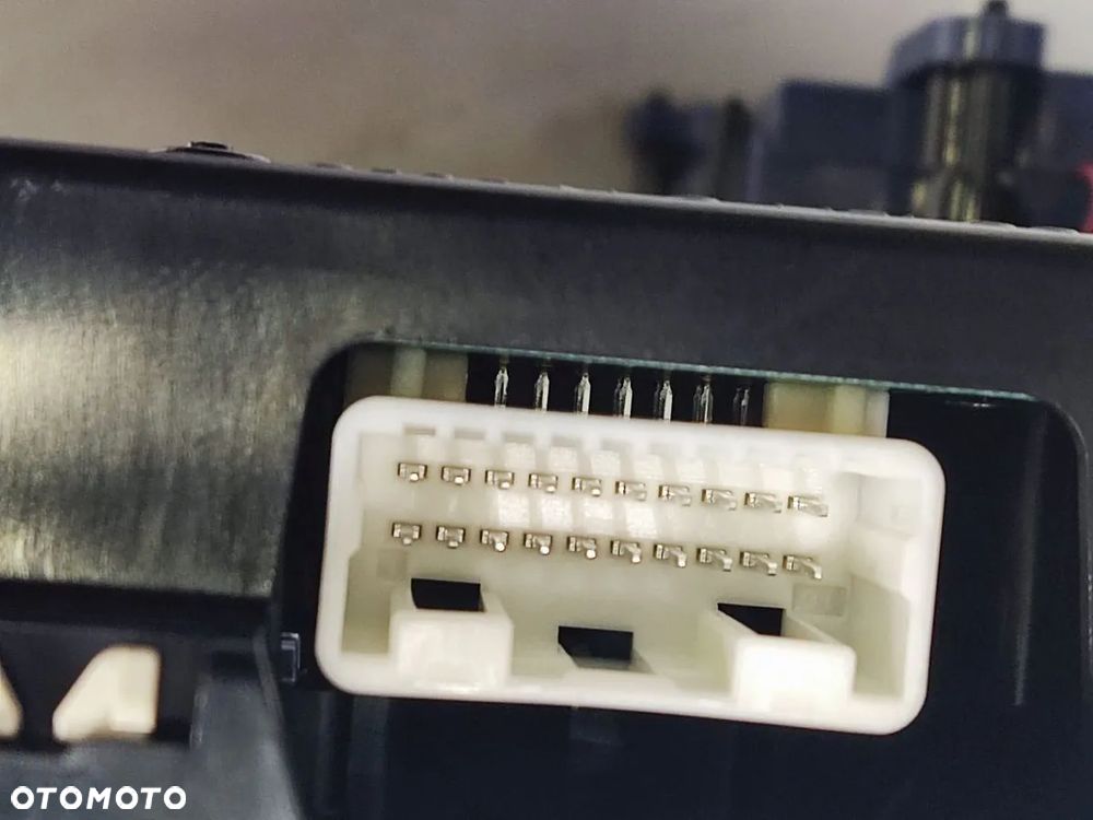 LEXUS RX 15-19r Lampka Podsufitki - 7