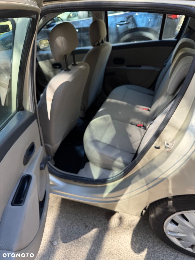 Renault Clio 1.2 16V Expression - 19