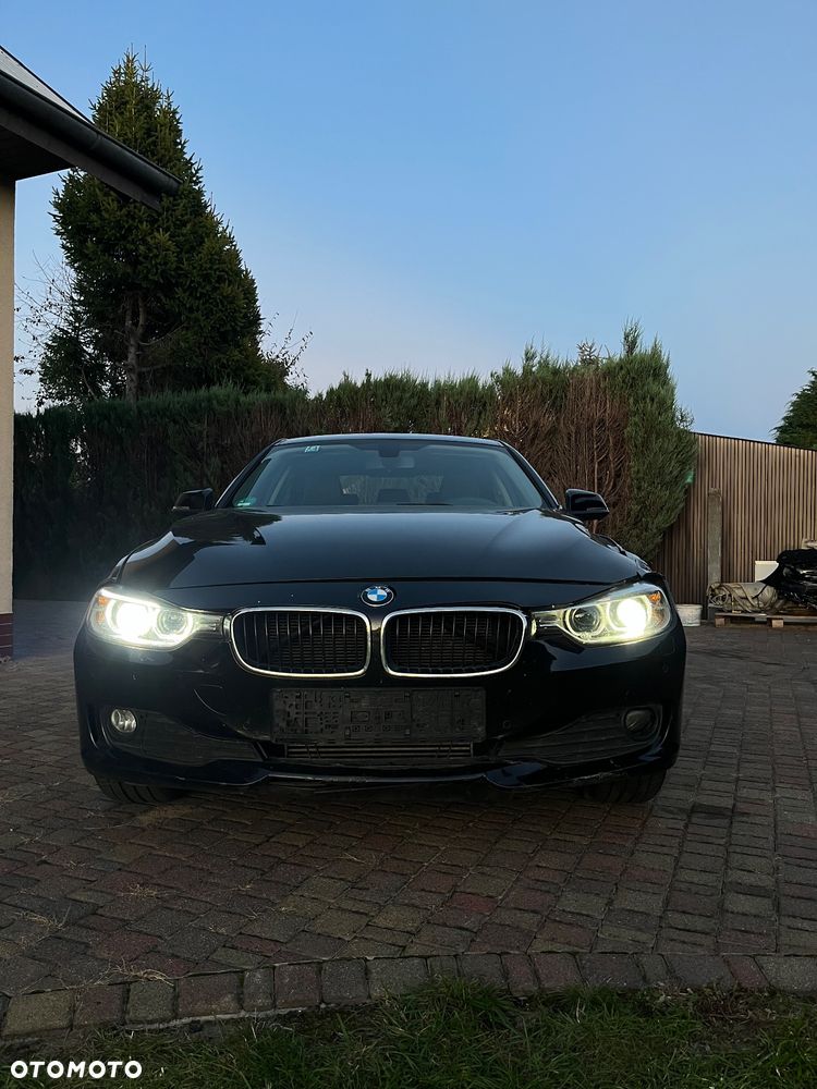 BMW Seria 3 318d Sport Line - 3