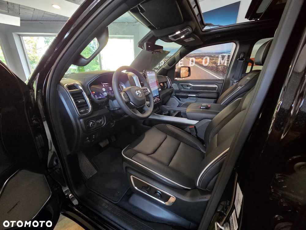 RAM 1500 Laramie Night Premium - 12