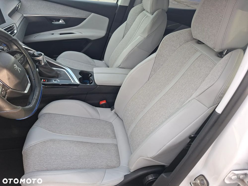 Peugeot 3008 1.2 PureTech GPF Allure S&S - 15
