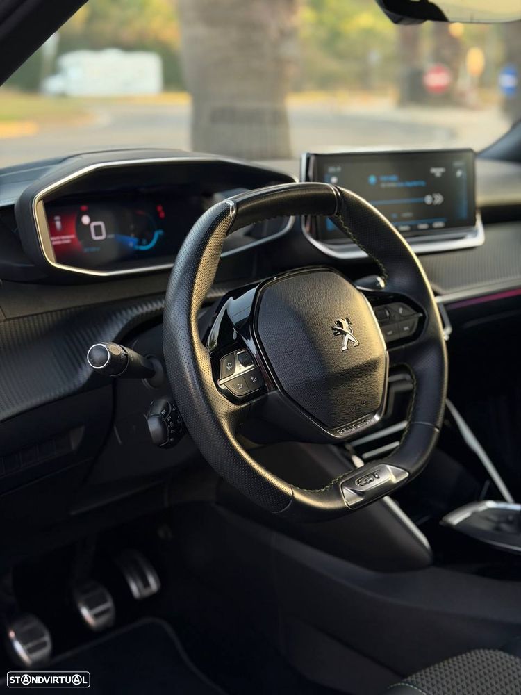 Peugeot 2008 1.2 PureTech GT Line - 29